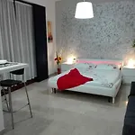 Mecenate Cozy Flat דירה *