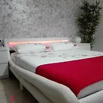 Mecenate Cozy Flat דירה *